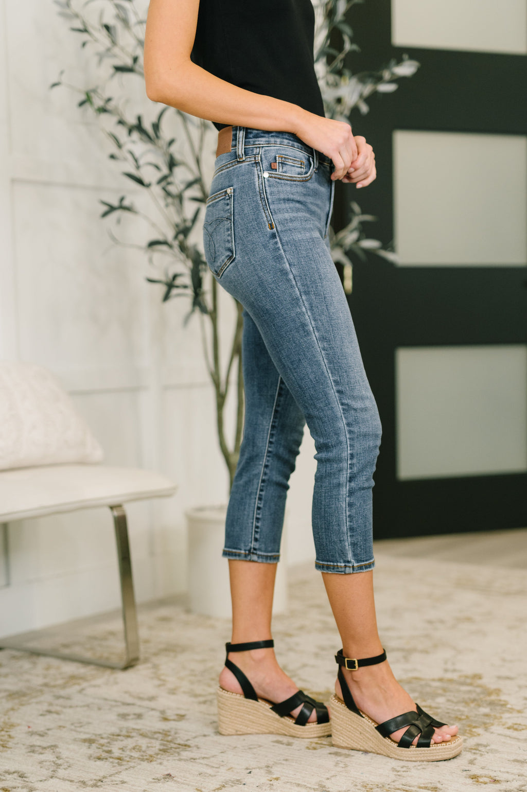 Plus Size Mid Rise Capri Pants for Curvy Women