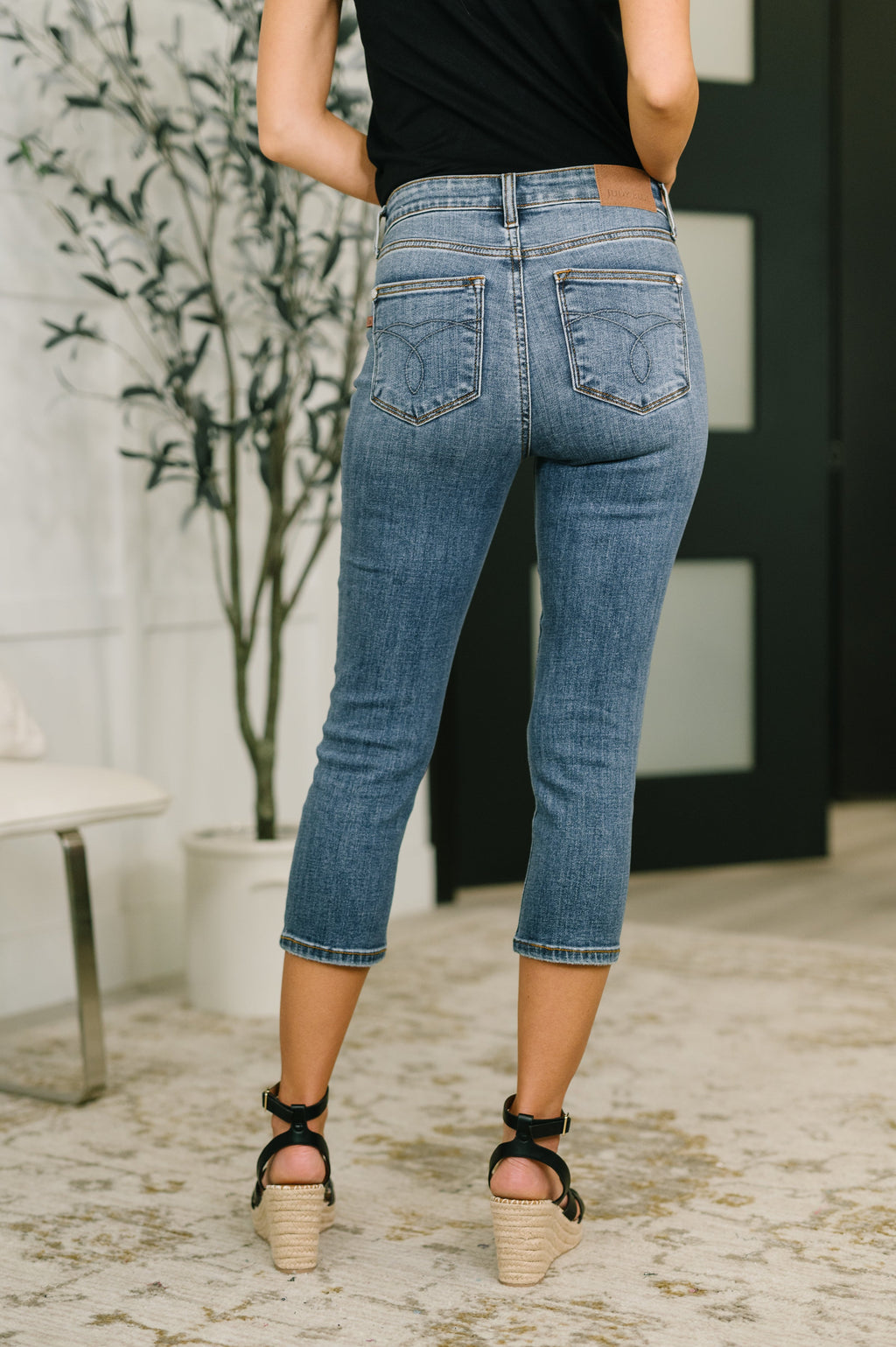 Plus Size Mid Rise Capri Pants for Curvy Women